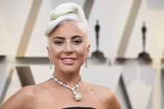 Lady Gaga wears "The Tiffany Diamond."
