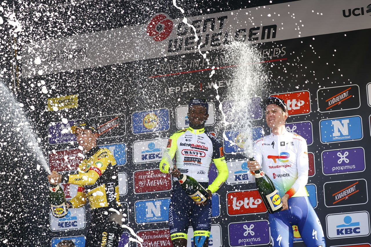 Gent Wevelgem 2022 - 84th Edition - Ypres - Wevelgem 248,8 km - 27/03/2022 - Christophe Laporte (FRA - Team Jumbo - Visma) - Biniam Girmay (ERI - Intermarch&Atilde;&copy; - Wanty - Gobert Mat&Atilde;&copy;riaux) - Dries Van Gestel (BEL - Totalenergies) - photo Luca Bettini/SprintCyclingAgency&Acirc;&copy;2022