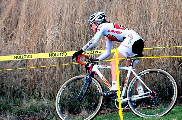 Amy Dombroski (Schlamm Clement Primus Mootry) leading with a half lap to go.