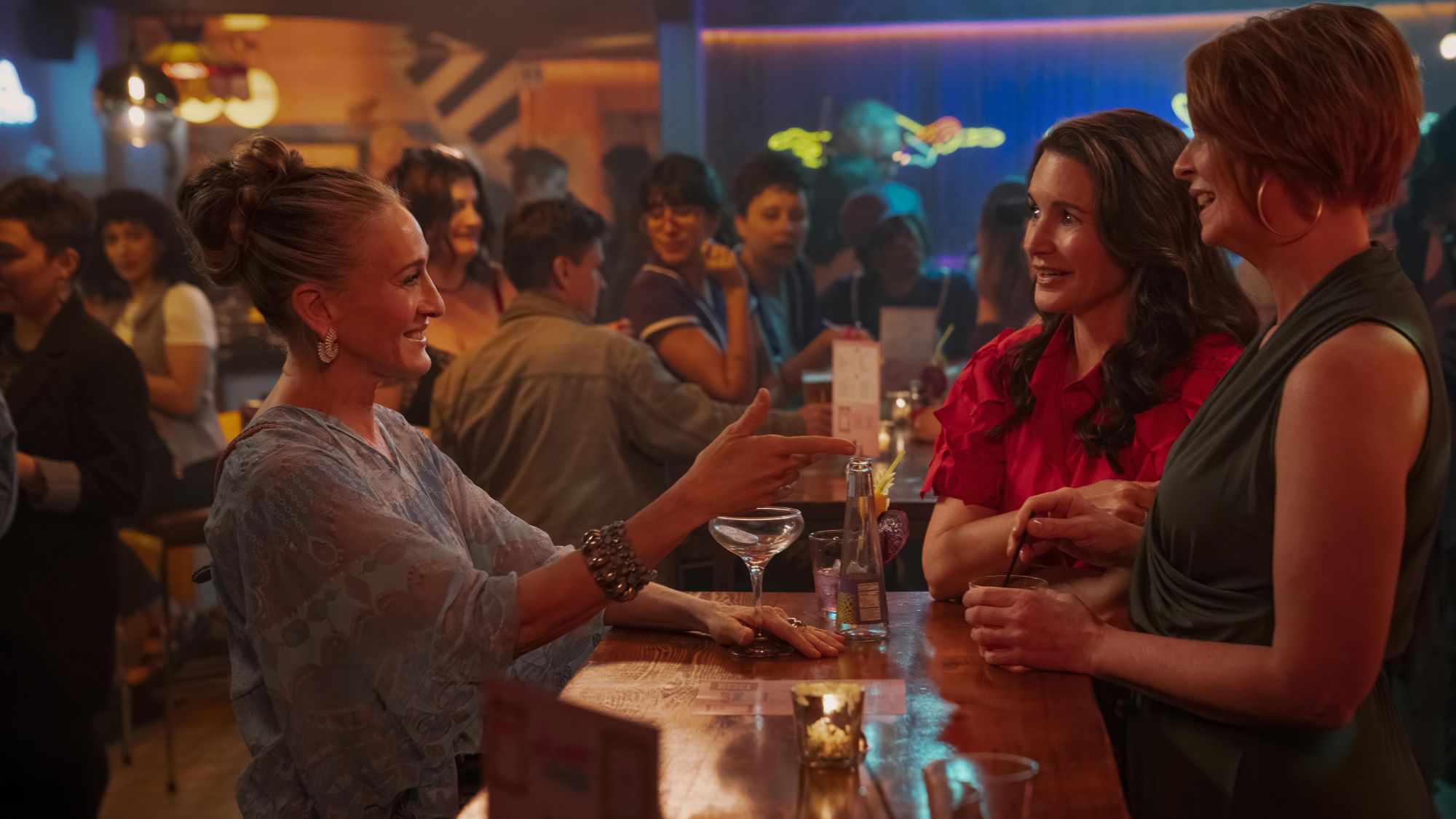 carrie bradshaw, charlotte york and miranda hobbes at a bar in and just like that season 3 episode 1
