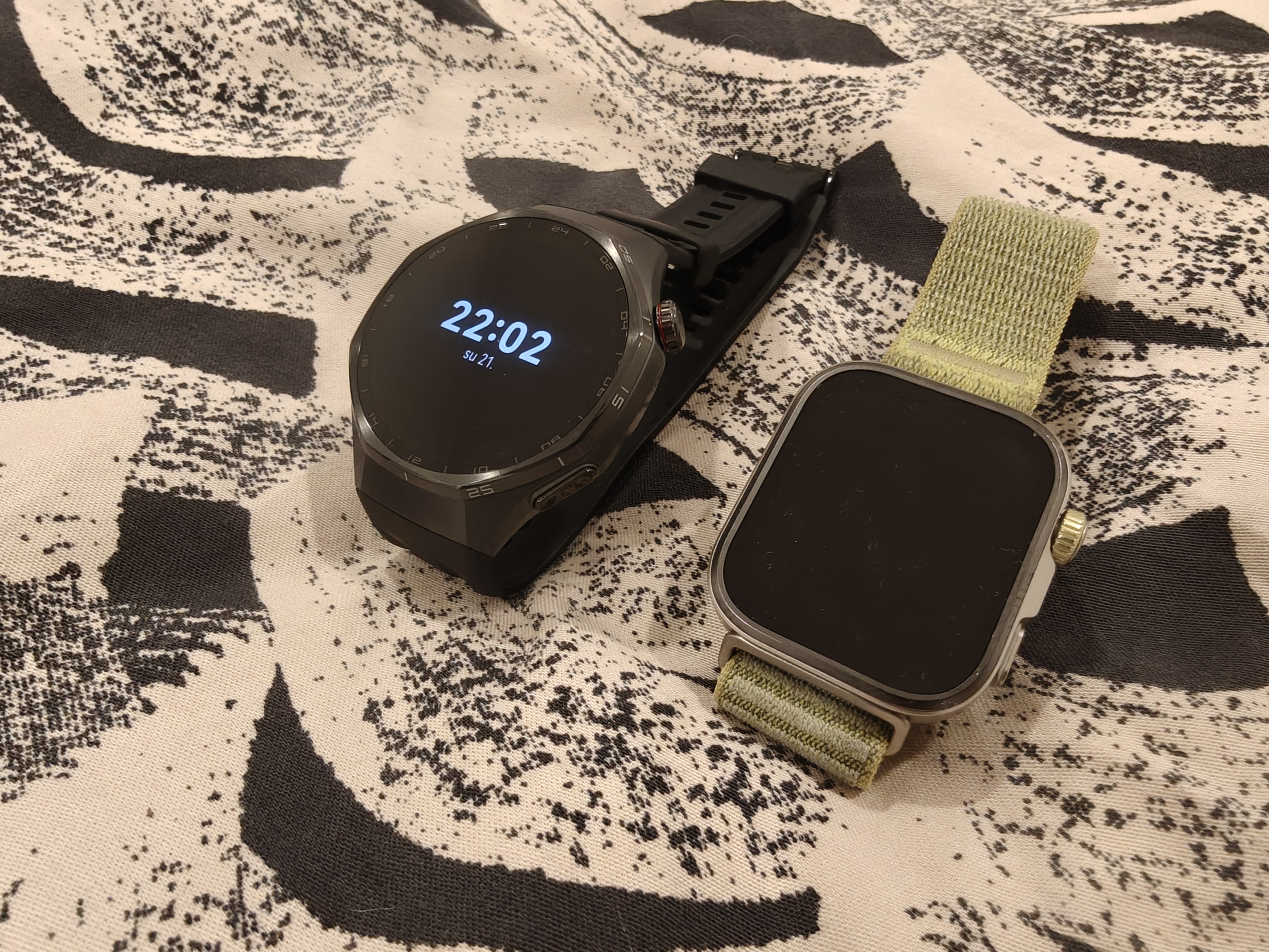 Huawei Watch GT 6 Pro og Huawei Watch Fit 4 Pro side om side.