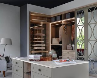 Mirror idea in dressing room with bespoke bedroom wardrobe inserts by Neatsmith