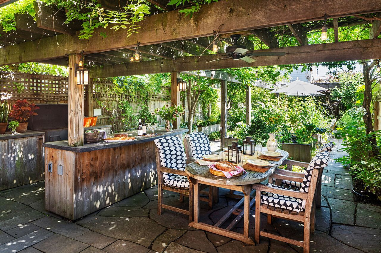 outdoor kitchen