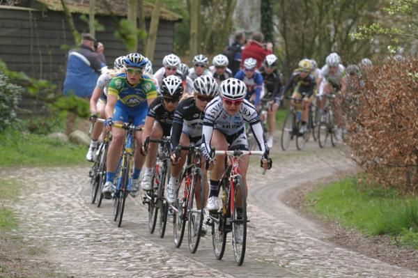 The peloton tackles a sector of cobbles.