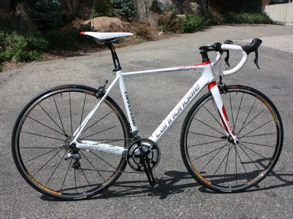 The Cannondale Six Carbon 3 is a close visual cousin to its SuperSix Hi-Mod big brother with comparable stiffness and comfort but also a lot more weight.