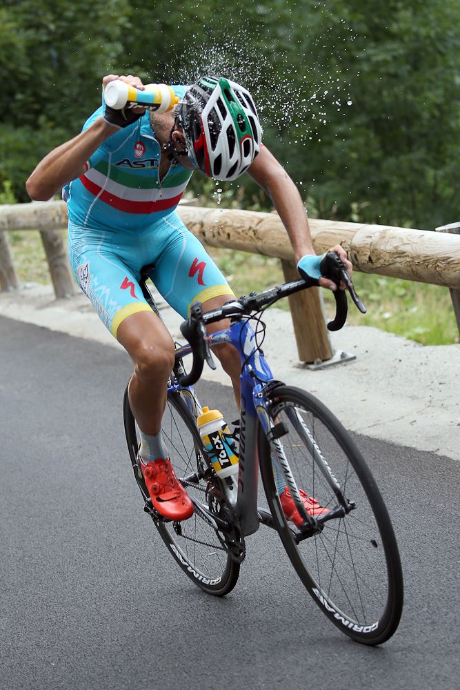 Vincenzo Nibali cools down during stage 19