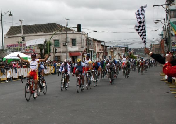 Byron Guama (Concentraci&oacute;n Deportiva Pichincha) claims the stage win