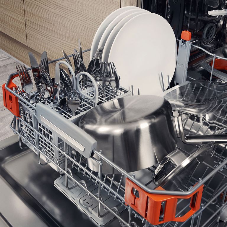 This is the correct way to load the dishwasher according to the