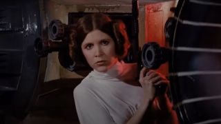 Carrie Fisher&#039;s Leia holding blaster at the beginning of A New Hope