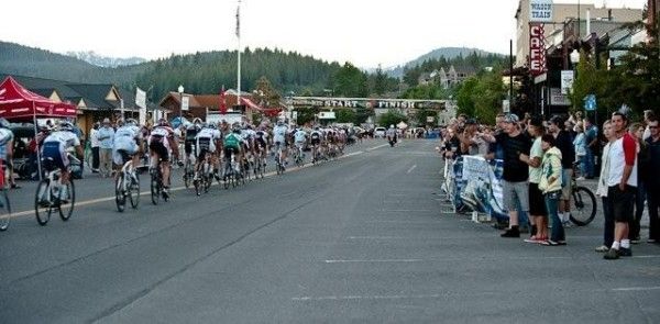 The men's race with two laps to go.