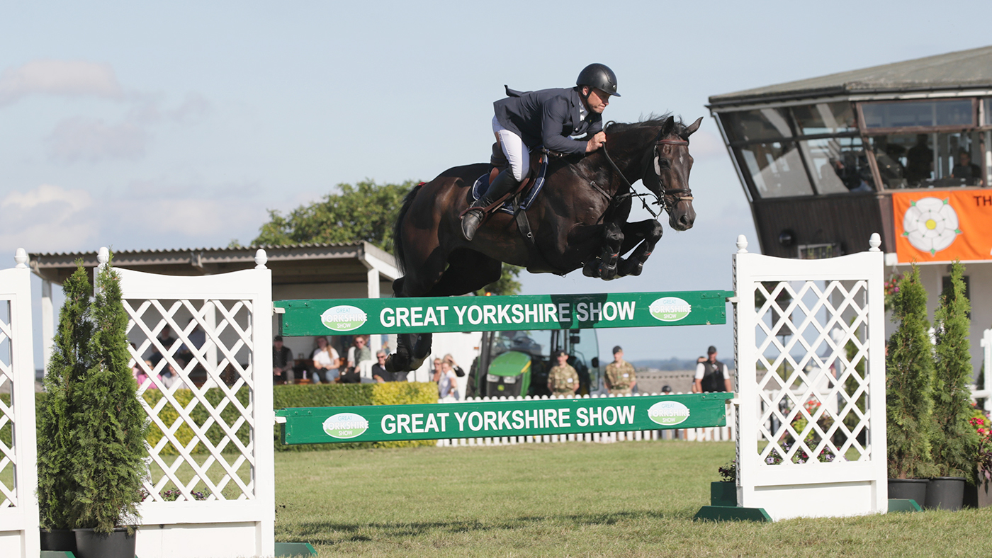 Adrian Speight riding Millfield Baloney to win at the Great Yorkshire Show