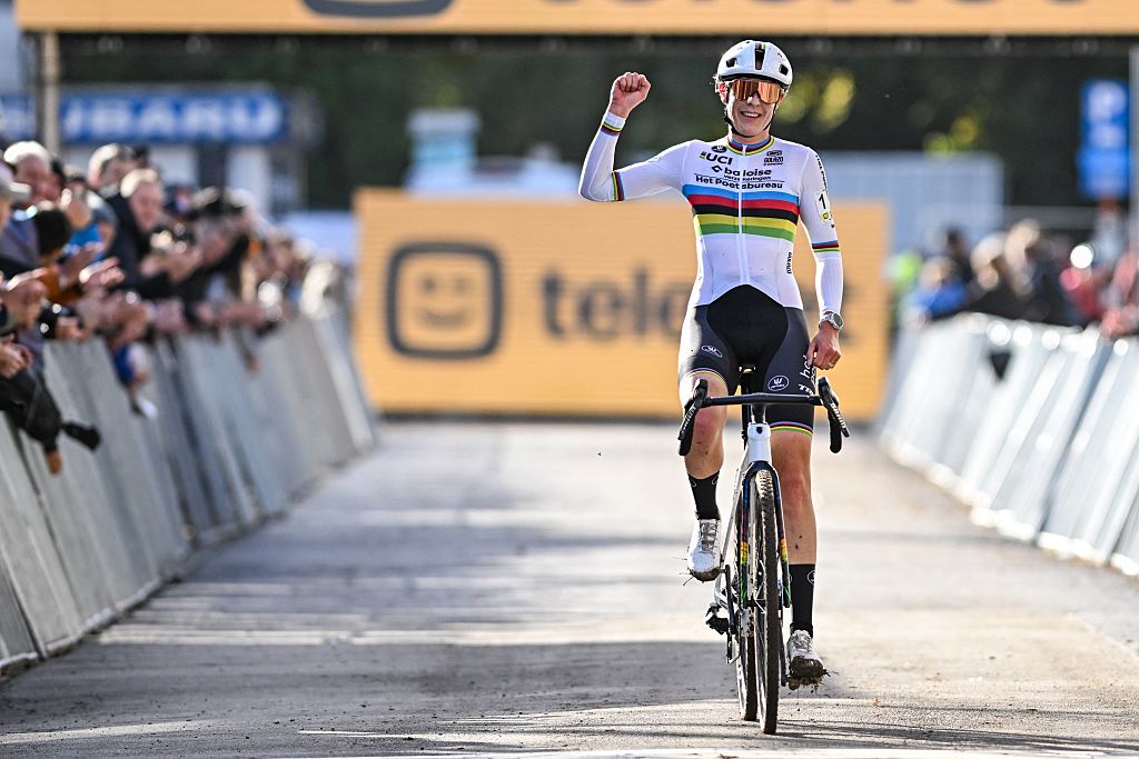 Netherlands' Lucinda Brand celebrates as she crosses the finish line to win the women's elite race of the Superprestige Overijse cyclocross cycling event, Sunday 25 October 2026 in Overijse, the first race of the Superprestige competition. BELGA PHOTO DAVID PINTENS (Photo by DAVID PINTENS / BELGA MAG / Belga via AFP)