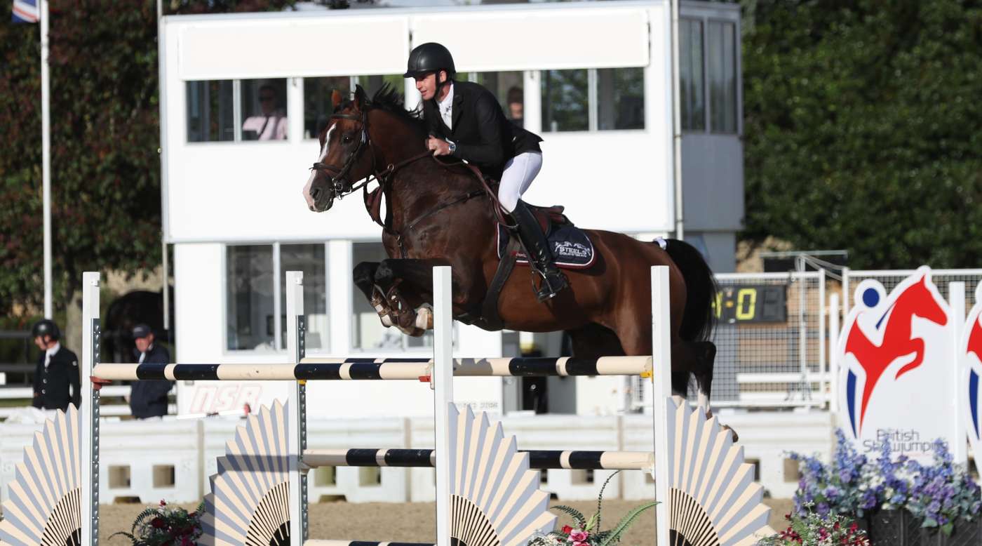 Joseph Trunkfield and Idwerd win the national 1.40m championship title at the British Showjumping national championships 2021