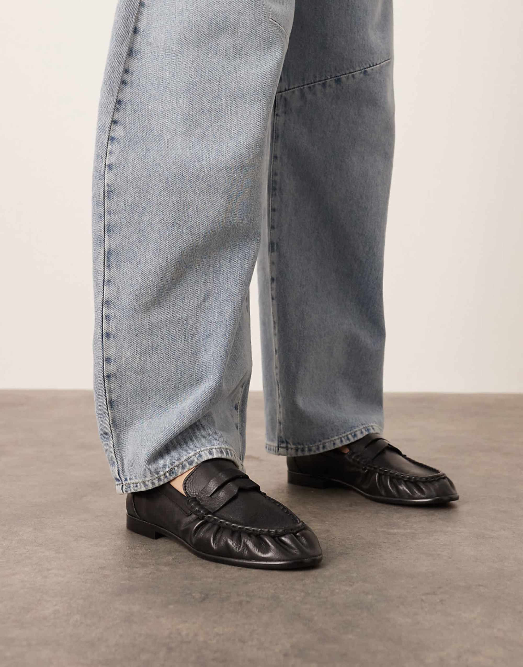 High-quality leather-soled shoes arranged in black