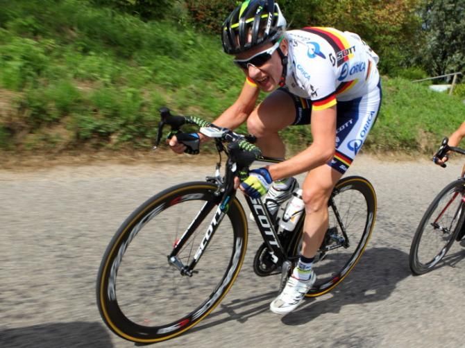 Judith Arndt (Orica - AIS) virtually 'chewing the stem'; a sight not often seen. The German rarely gives such clues about the level of effort she's expending