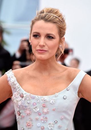 mc-blake-lively-cannes-flowers