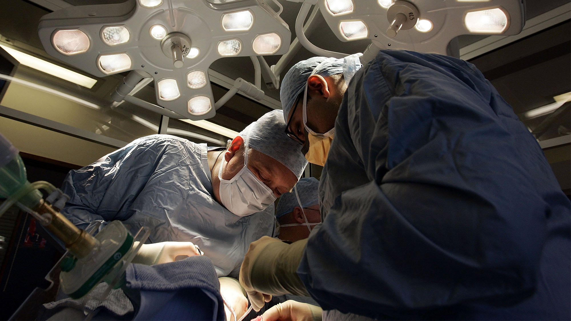 Surgeons carrying out an organ transplant