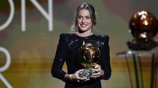 Ballon d'Or Femenin 2022 | Barcelona's Alexia Putellas is awarded with the Ballon D'Or Trophy during the Ballon D'Or ceremony at Theatre du Chateleton November 29, 2021 in Paris, France