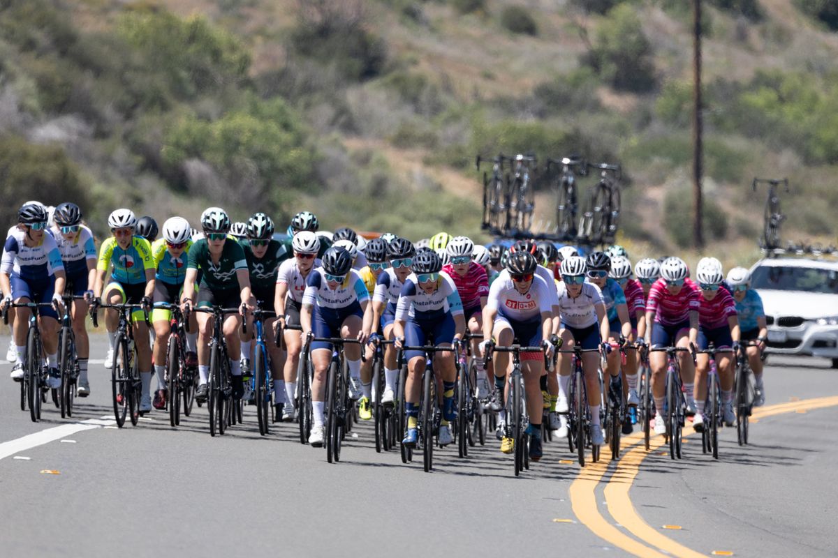 The women's race remained compact as Instafund La Prima, DNA Racing, and 3T/Q+M prevented any breaks from escaping for long.