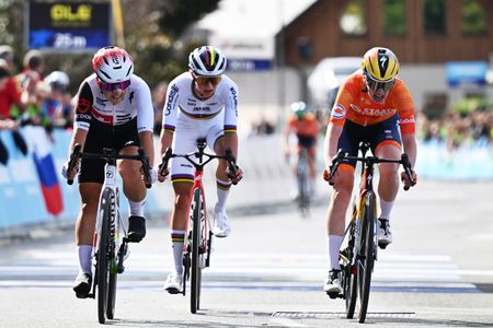 Mara Winter sprints to win the 2026 European Road Championships women's under-23 road race
