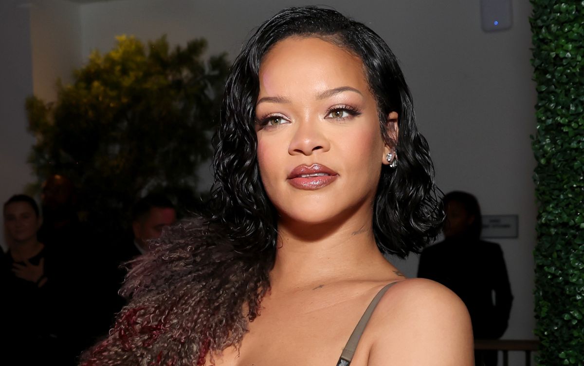 Rihanna a montré ses vagues brillantes avec le carré émoussé de mes rêves