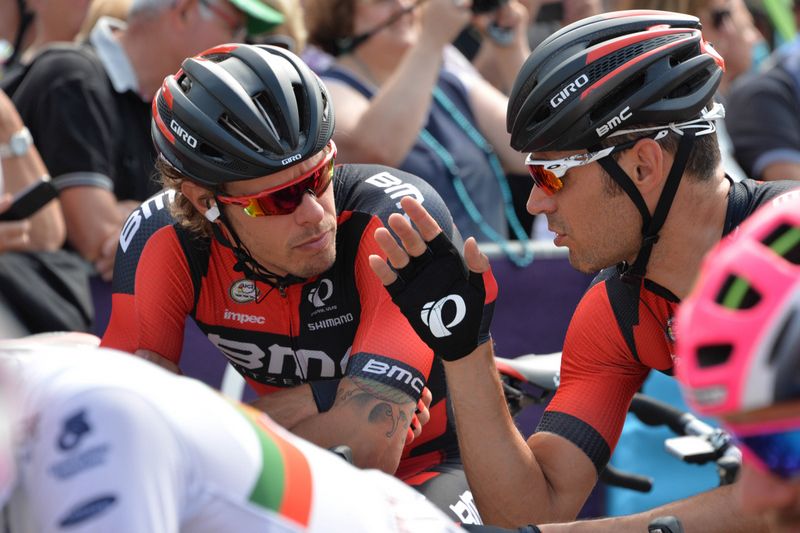 Daniel Oss and Manuel Quinziato talking on the start line