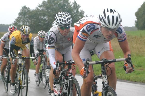 Vera Koedooder leads Charlotte Becker.
