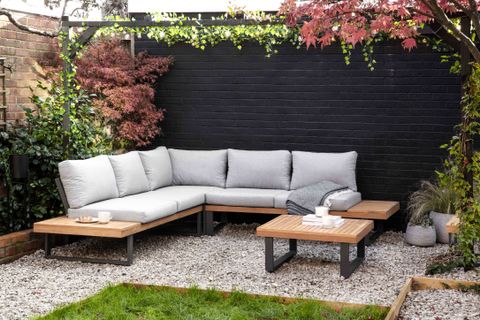 15 Garden Seating Ideas Cosy Stylish, Garden Seating Ideas On A Budget