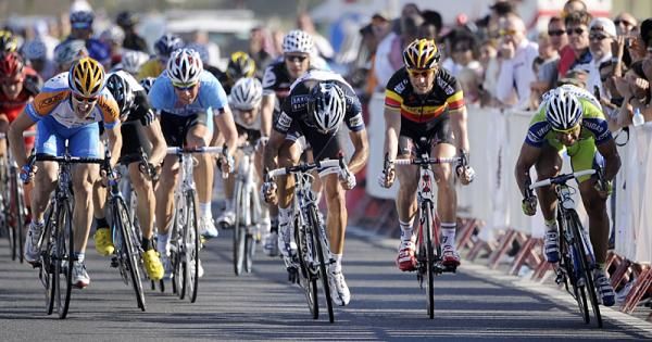 Francesco Chicchi (Liquigas) sprints to the finish.