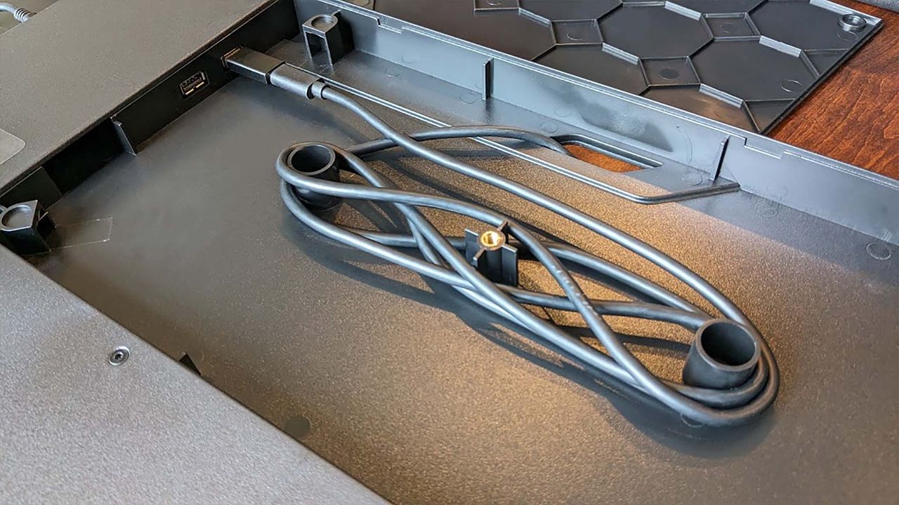 NerdyTec Couchmaster Cycon2 cable tidy.