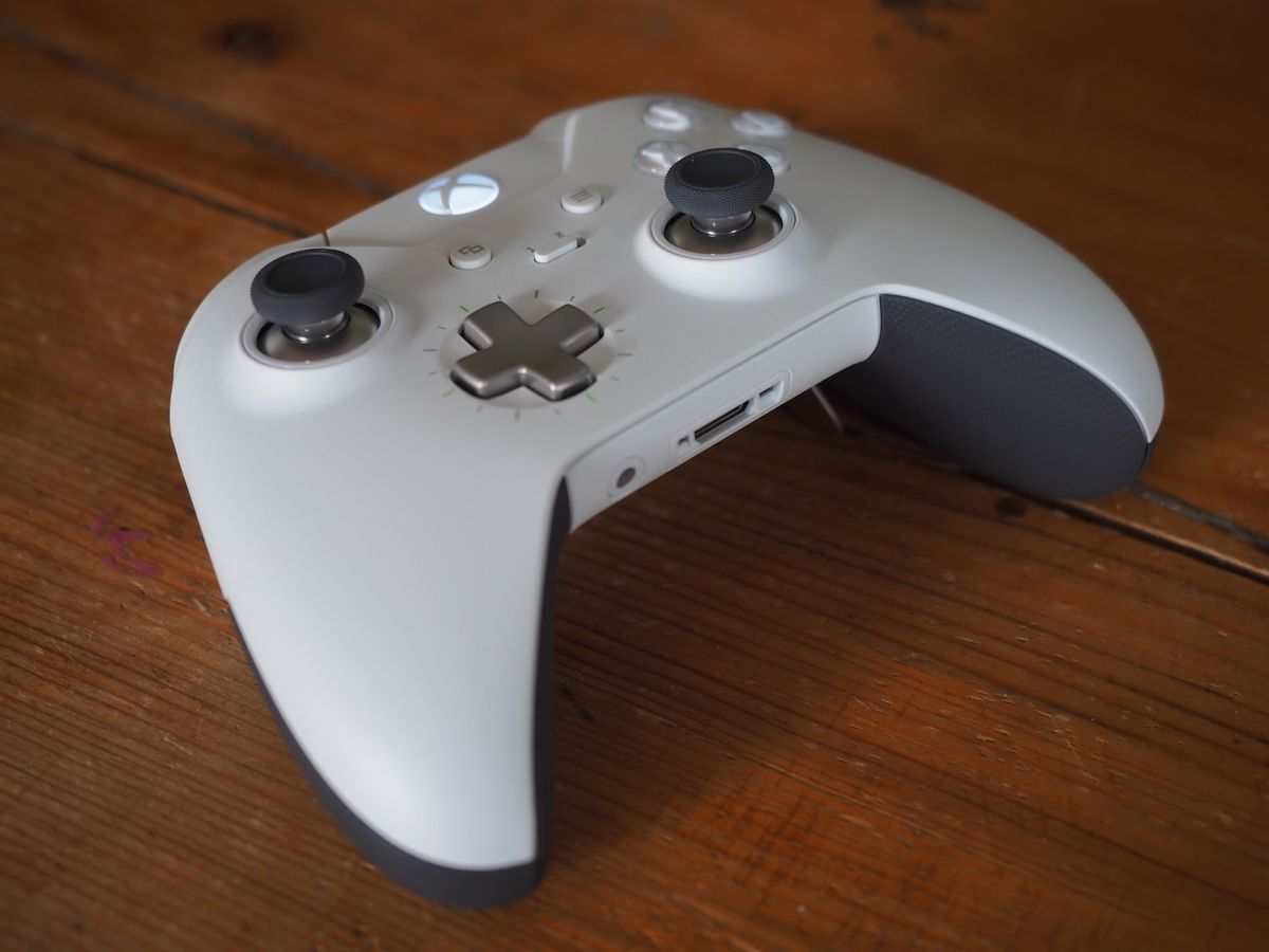 White Xbox Elite Wireless Controller review: Same great