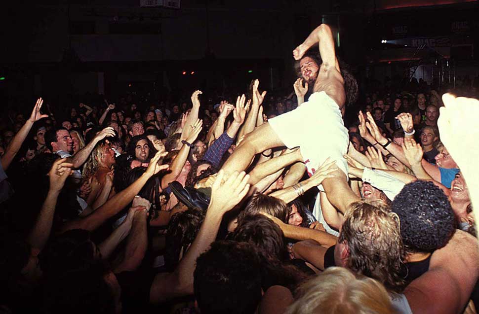 Chris Cornell crowdsurfing