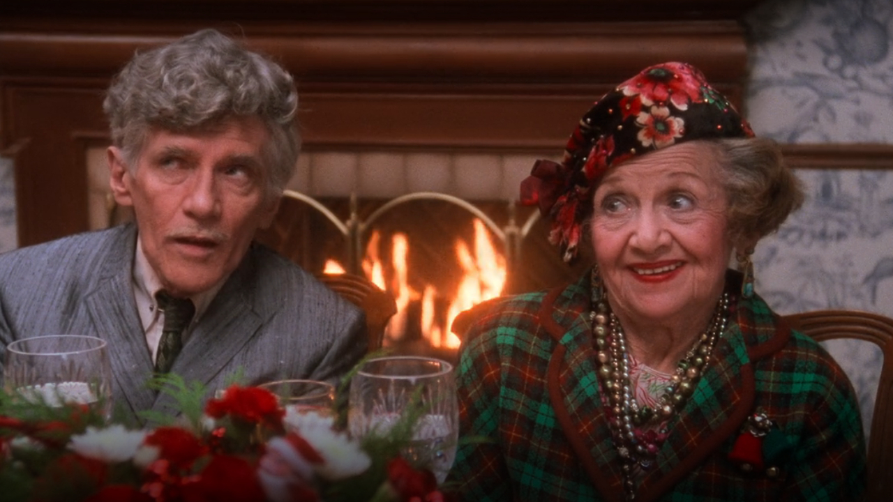 William Hickey y Mae Questel en las vacaciones navideñas de National Lampoon