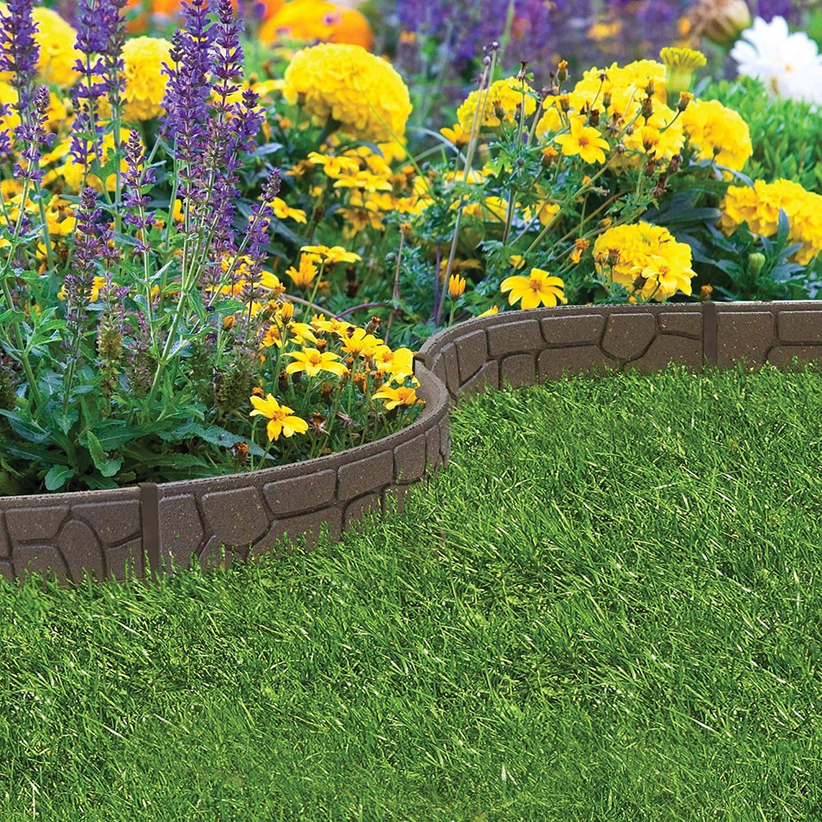 Lawn edging: 8 ideas to keep your borders neat | Real Homes