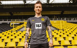 Borussia Dortmund Presents New Blackout Jersey