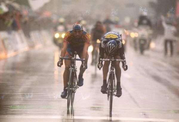 Danilo Di Luca beat Giuliano Figueras in a close sprint in 2001