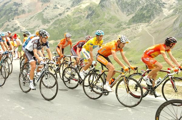 Contador stayed out of the action on stage 16.