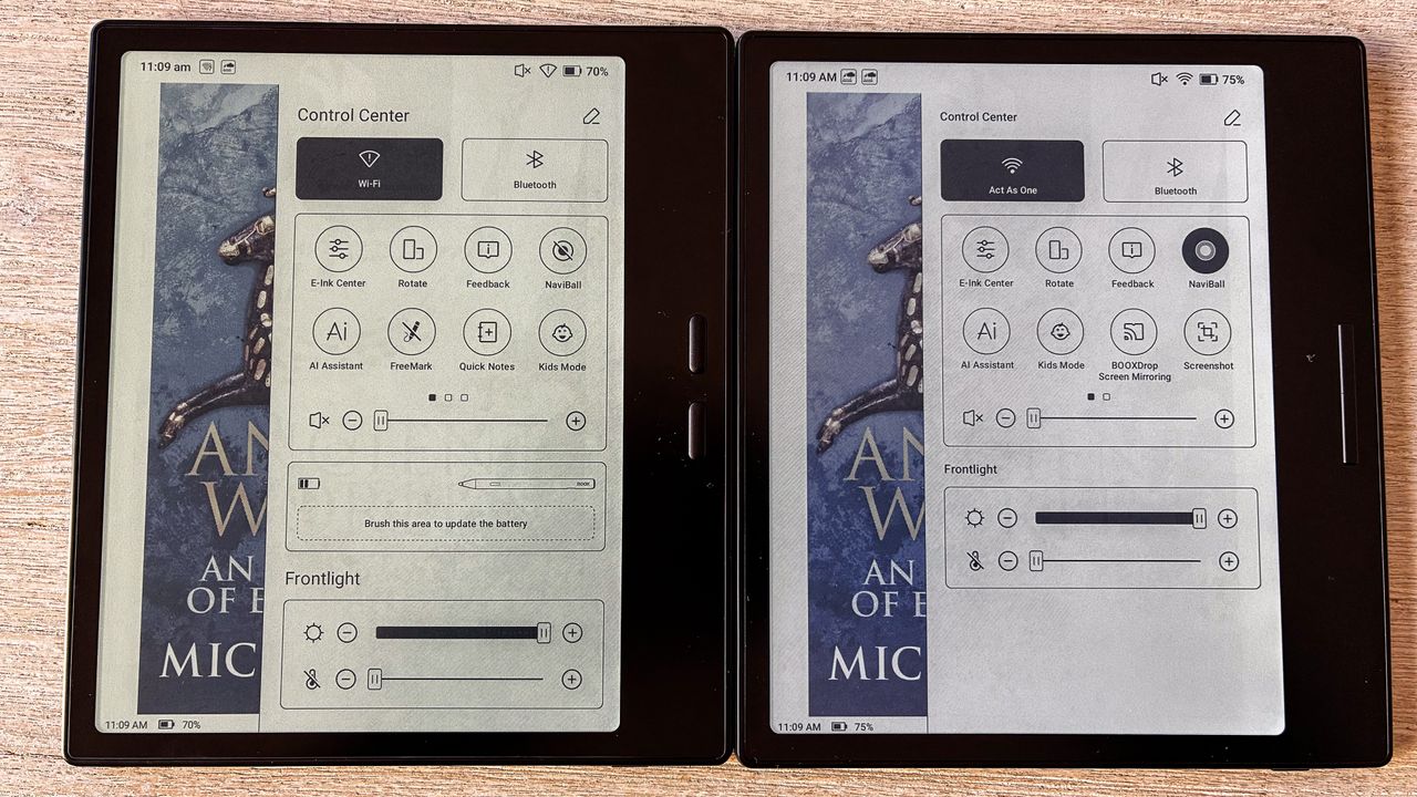 A side-by-side frontlight comparison of the Boox Go Color 7 Gen II (left) and the Go Color 7 (right)