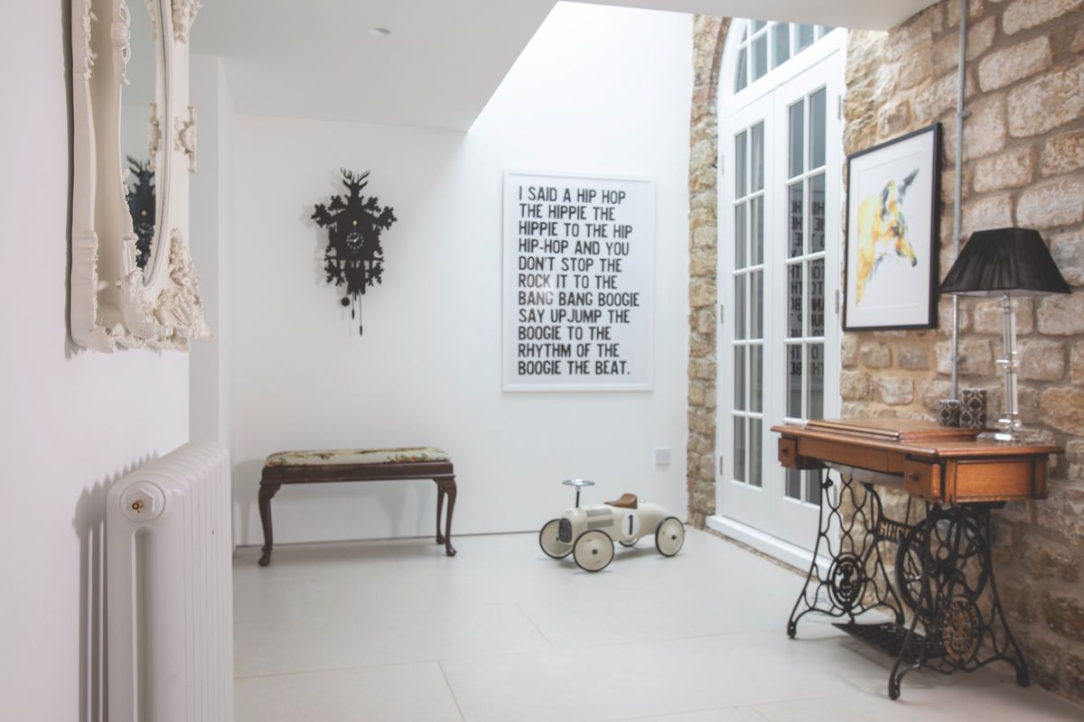 James successfully linked the old and new structures with a glazed entrance hall, which brings light into the heart of the house.