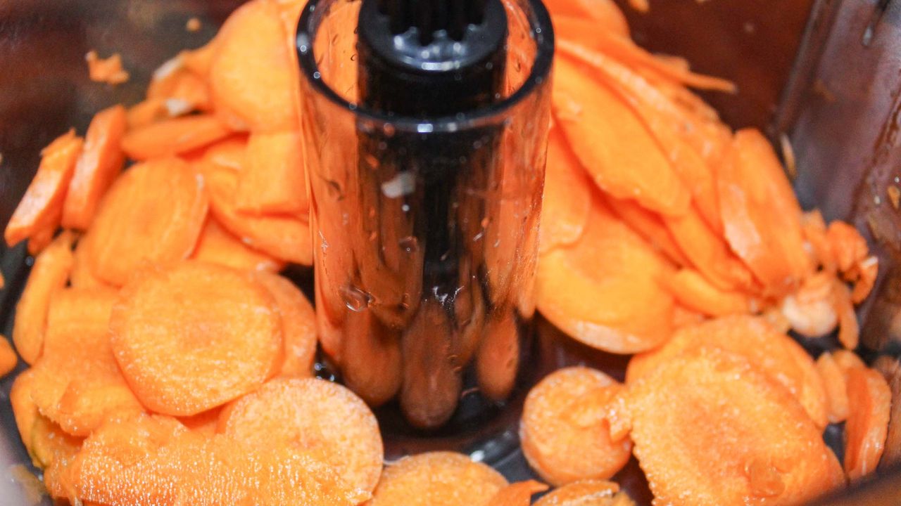 Crux 8 Cup Food Processor processing carrots