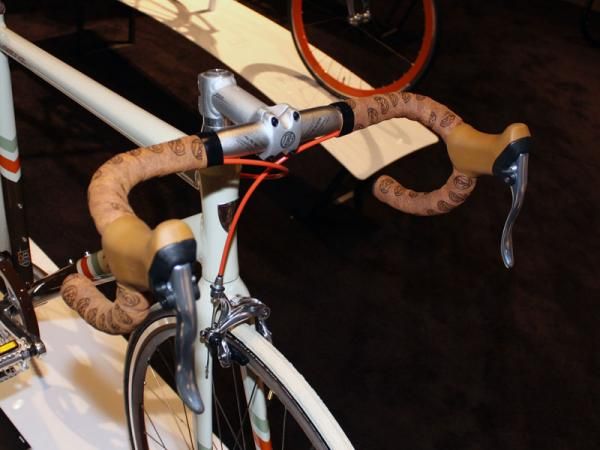 The 2nd District bars are decorated with natural cork-colored tape and brown rubber hoods.
