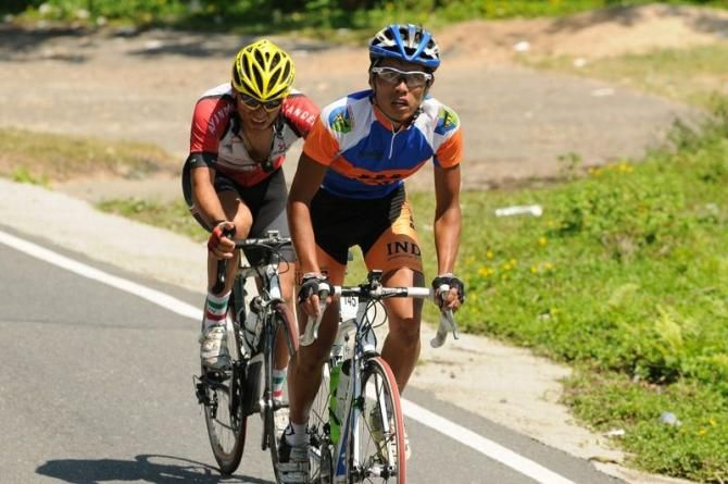 Idris Purnama of Binong Baru Club Pessel on the attack