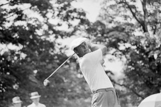 Ken Venturi hits a drive