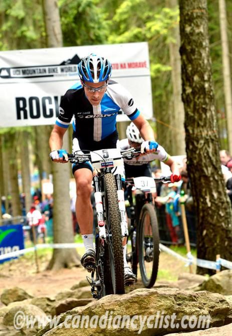 Fabian Giger (Giant Pro XC Team) makes his way through