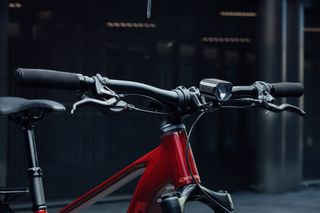 Image shows Orbea Kemen with front light.