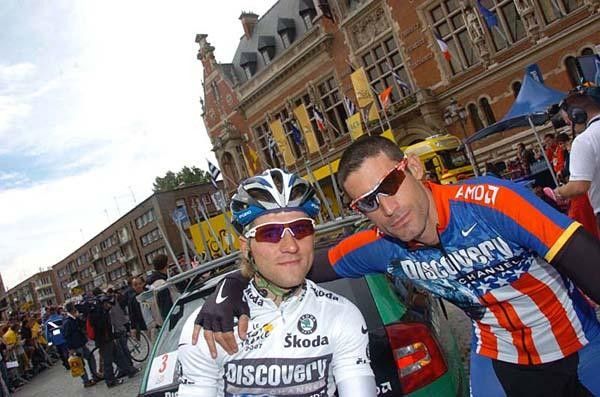 Gusev and Hincapie posing for the camera.