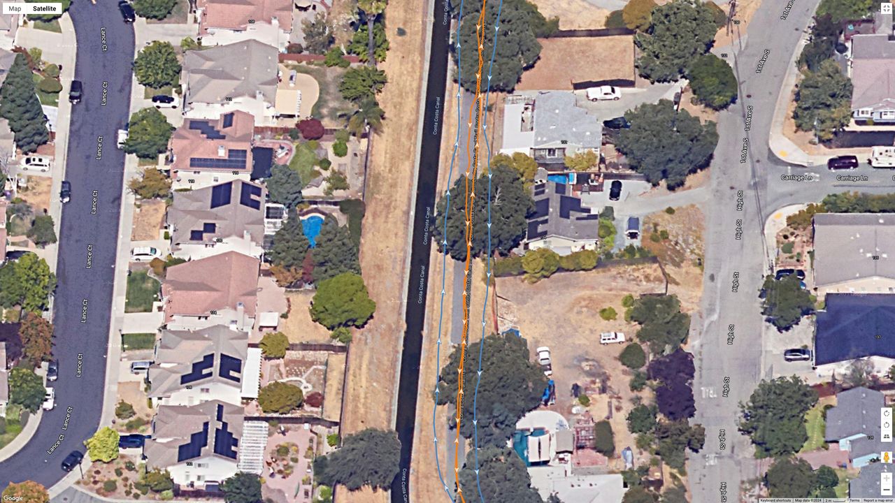 A GPS map showing the tracked route using a Garmin Forerunner 965 (blue) and Samsung Galaxy Watch Ultra (orange) during the same run.