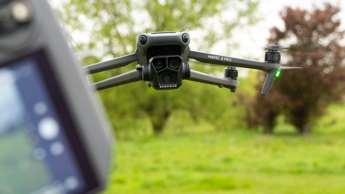 DJI Mavic 3 Pro review: can the three-eyed drone see all you need ...