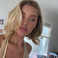 @hoskelsa with a wavy, bouncy bob hairstyle