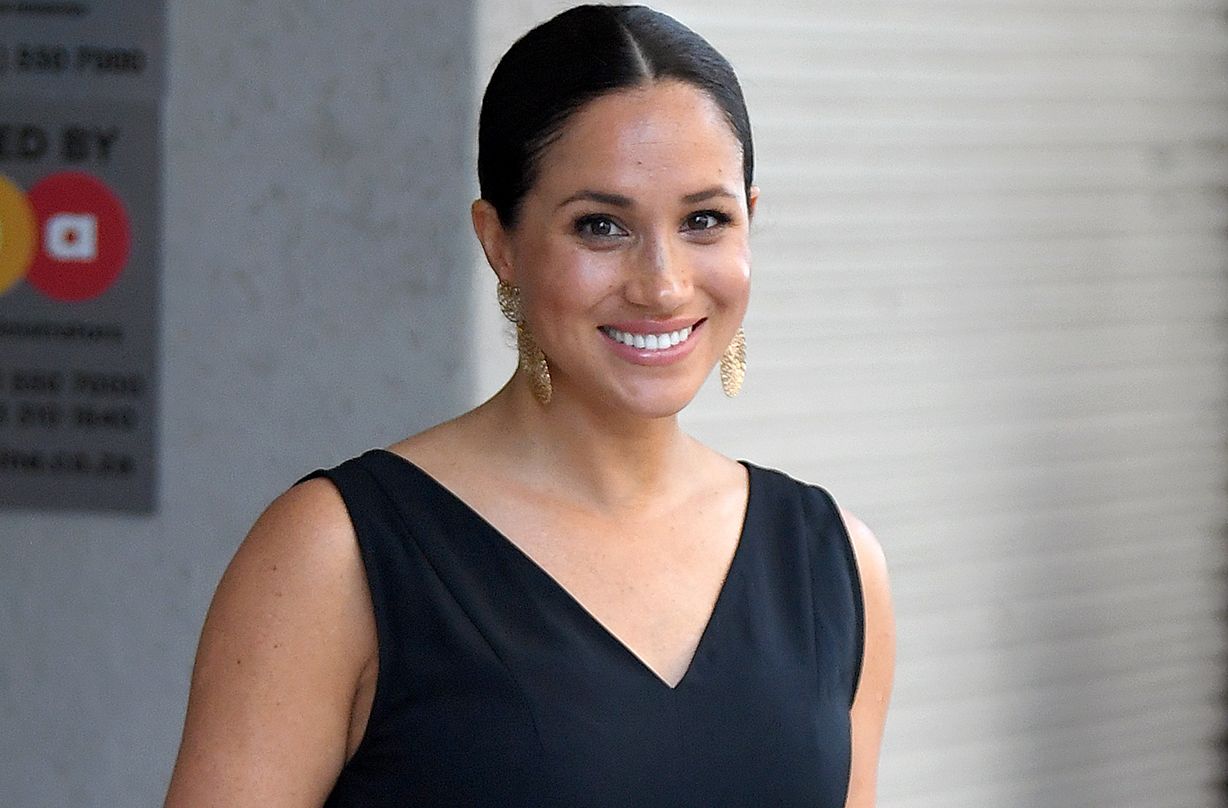 duchess meghan rewears affordable black everlane jumpsuit royal tour